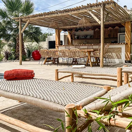 Charmante Avec Piscine Chauffee, Proximite Des Plages Villa *