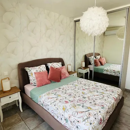 Charmante Avec Piscine Chauffee, Proximite Des Plages Villa *