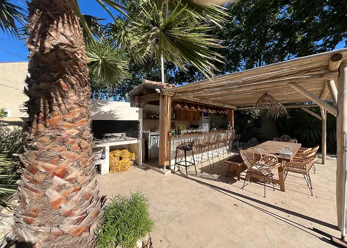 빌라 Charmante Avec Piscine Chauffee, Proximite Des Plages 비아스
