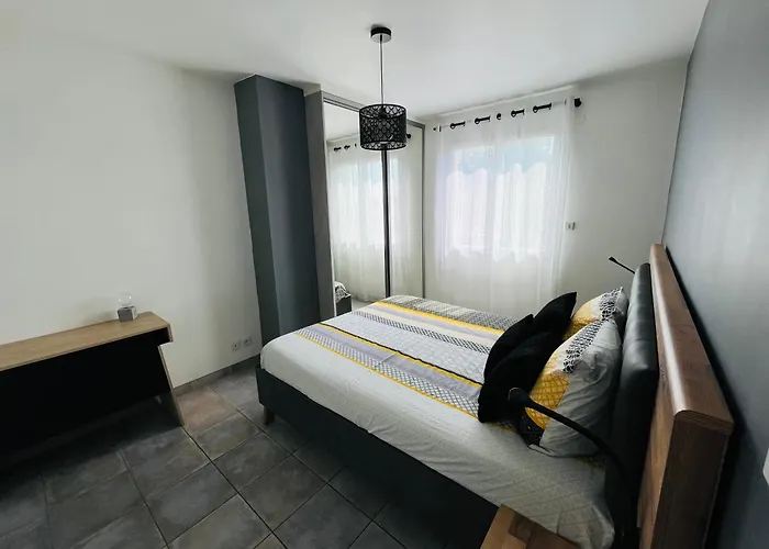 Charmante Avec Piscine Chauffee, Proximite Des Plages 비아스
